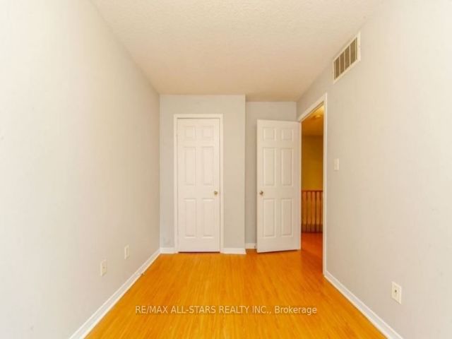 105 - 37 Four Winds Dr