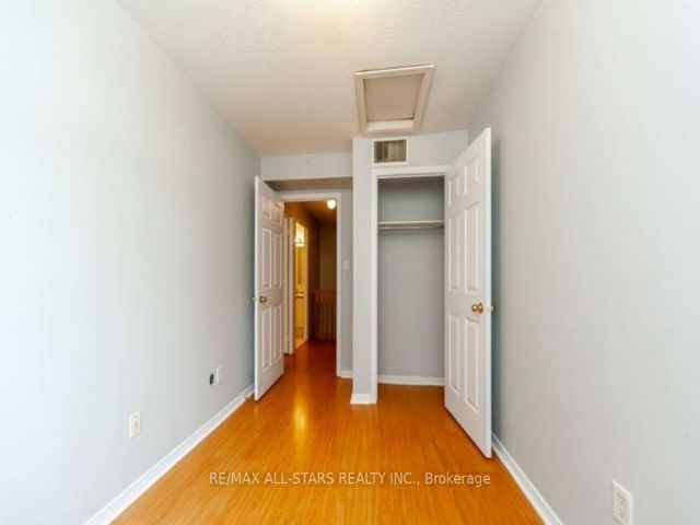105 - 37 Four Winds Dr