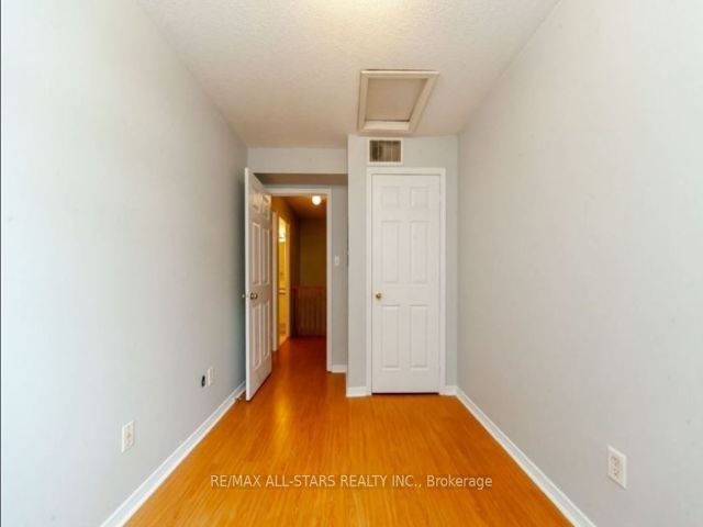 105 - 37 Four Winds Dr