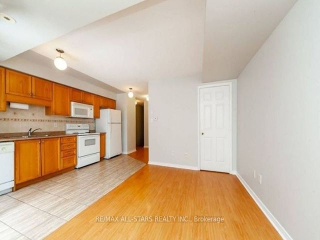 105 - 37 Four Winds Dr