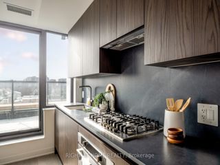 607 - 2720 Dundas St W