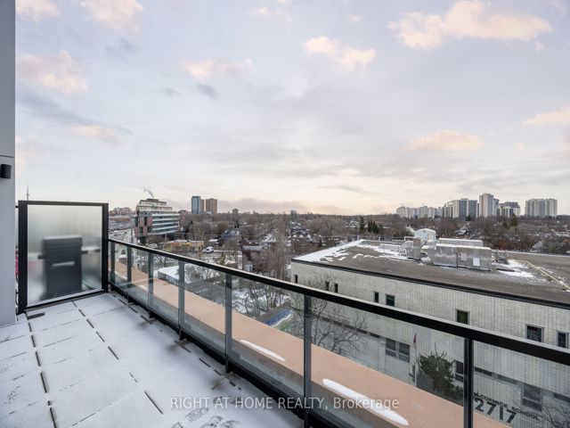 607 - 2720 Dundas St W