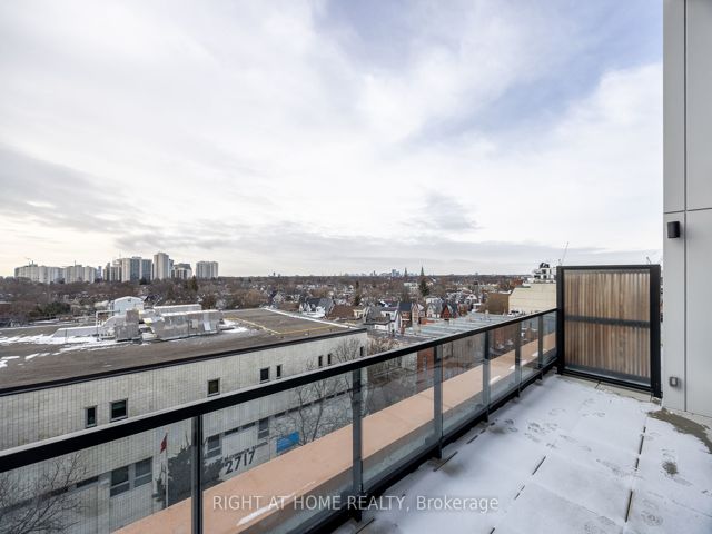 607 - 2720 Dundas St W