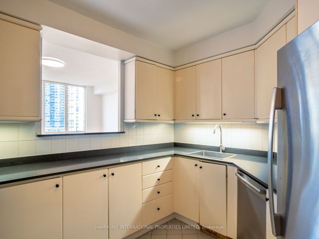 511 - 2285 Lake Shore Blvd W