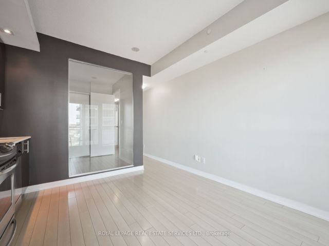 923 - 165 Legion Rd N