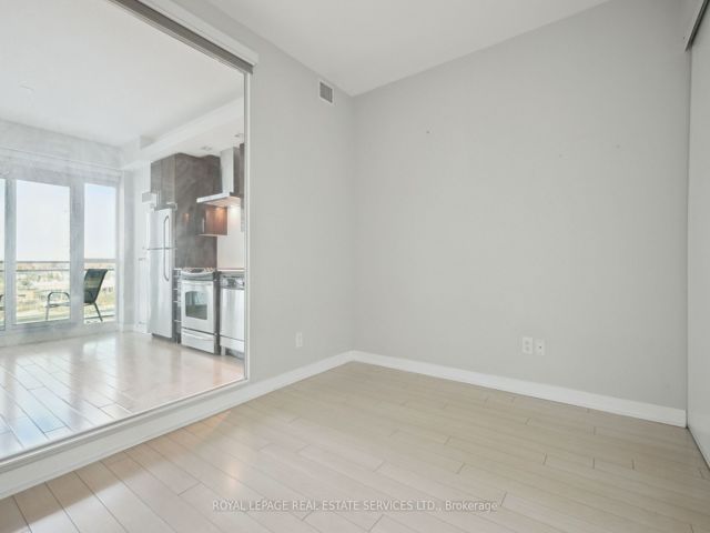 923 - 165 Legion Rd N