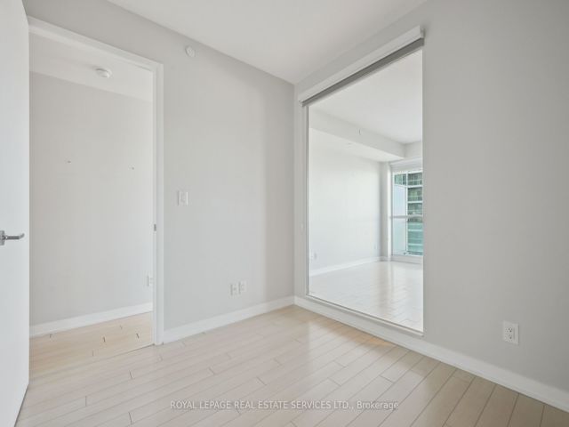 923 - 165 Legion Rd N