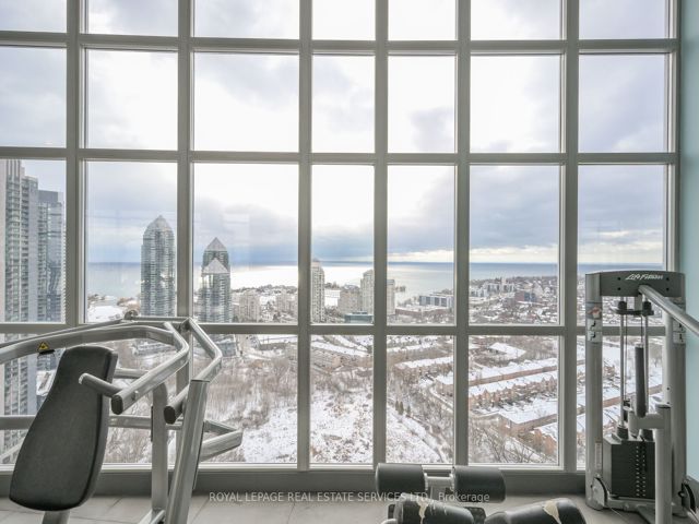 923 - 165 Legion Rd N