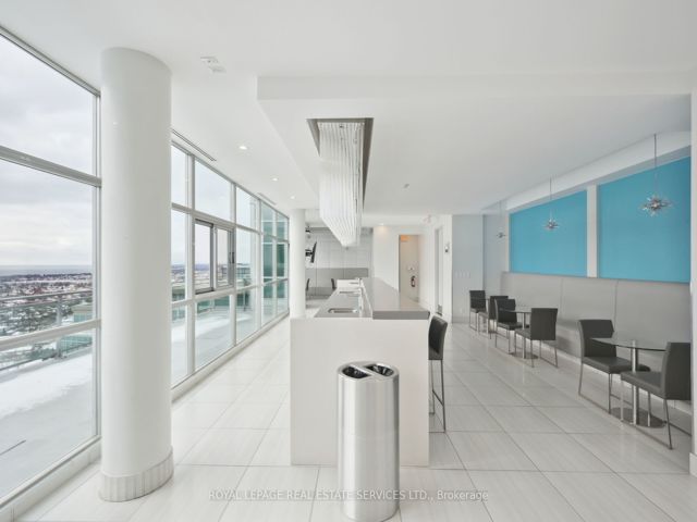 923 - 165 Legion Rd N