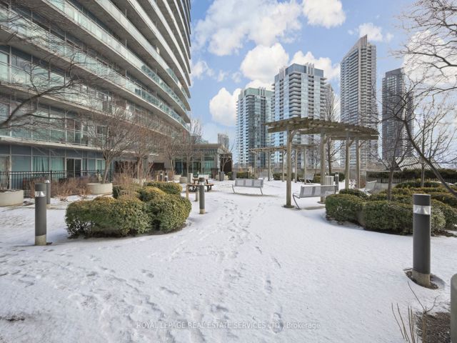 923 - 165 Legion Rd N