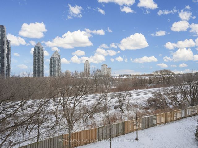 923 - 165 Legion Rd N