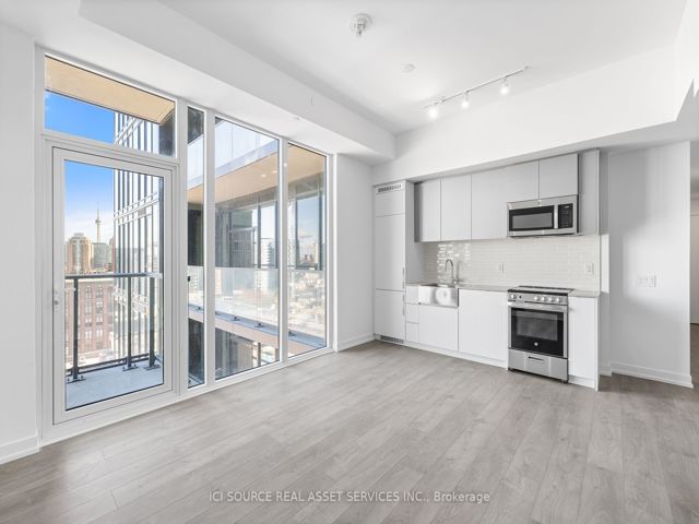 1001 - 270 Dufferin St