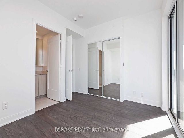 807 - 70 Annie Craig Dr