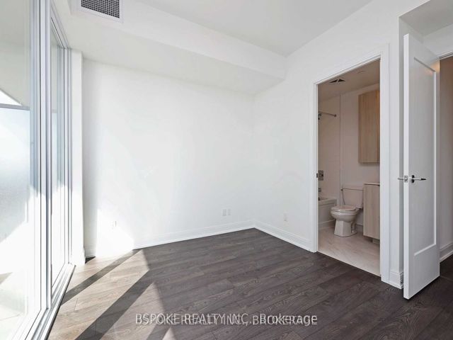 807 - 70 Annie Craig Dr