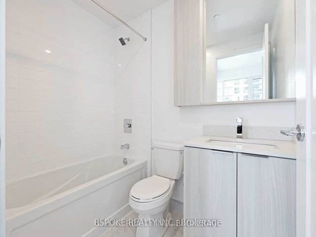 807 - 70 Annie Craig Dr
