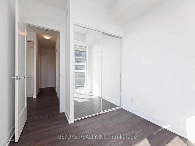 807 - 70 Annie Craig Dr