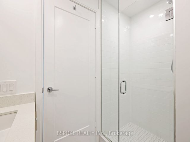 807 - 70 Annie Craig Dr