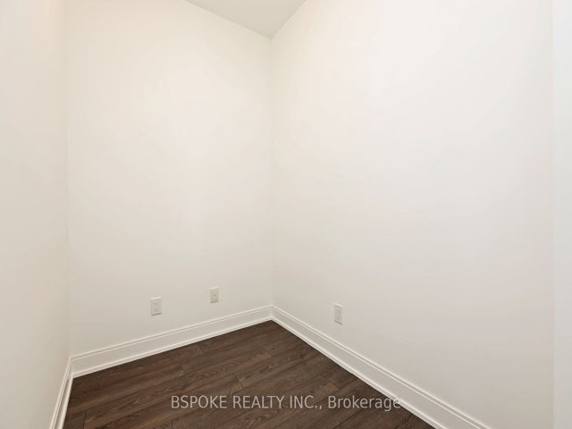 807 - 70 Annie Craig Dr
