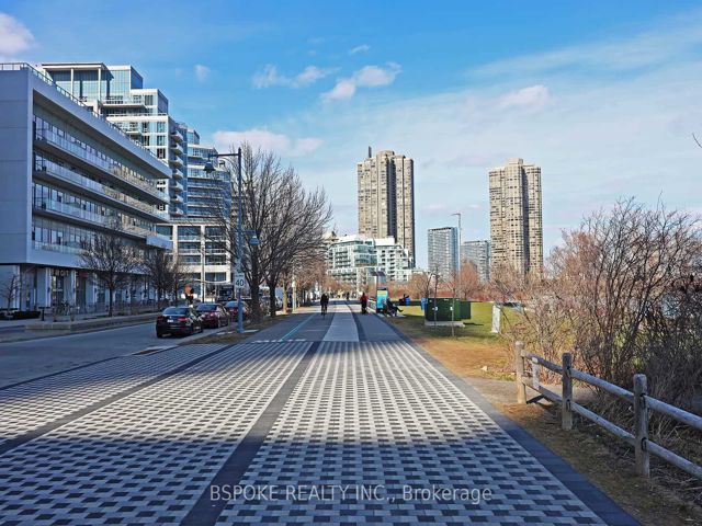 807 - 70 Annie Craig Dr