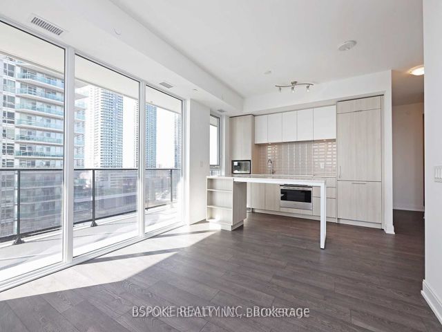 807 - 70 Annie Craig Dr