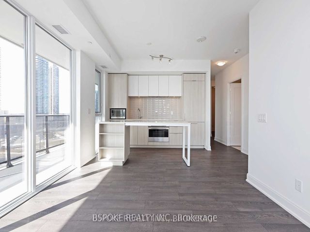 807 - 70 Annie Craig Dr