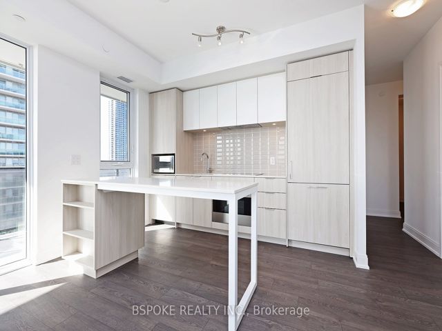 807 - 70 Annie Craig Dr