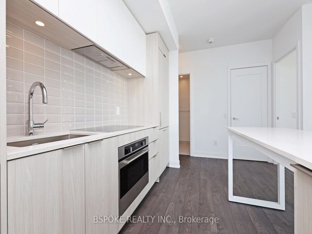807 - 70 Annie Craig Dr