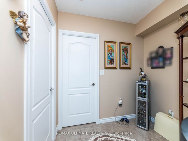 612 - 2088 Lawrence Ave W