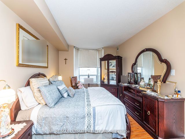 612 - 2088 Lawrence Ave W