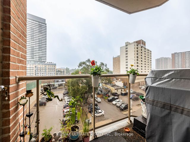 612 - 2088 Lawrence Ave W