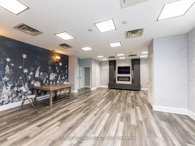 612 - 2088 Lawrence Ave W