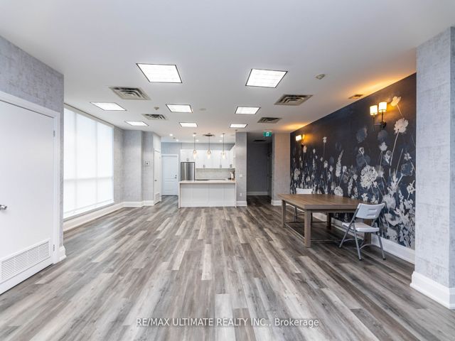 612 - 2088 Lawrence Ave W