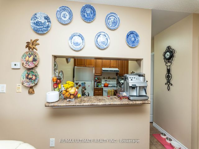 612 - 2088 Lawrence Ave W
