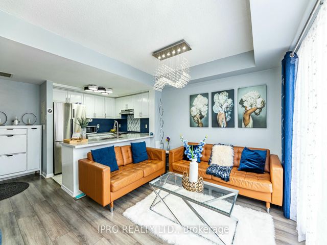 2029 - 3043 Finch Ave W