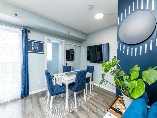 2029 - 3043 Finch Ave W