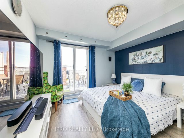 2029 - 3043 Finch Ave W