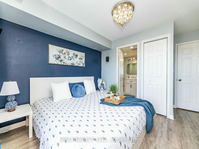 2029 - 3043 Finch Ave W