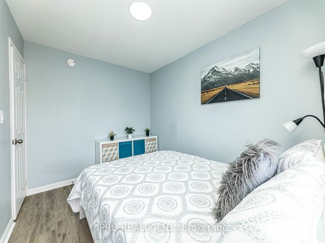 2029 - 3043 Finch Ave W