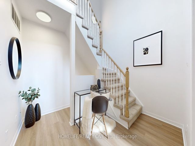 1019 - 18 Laidlaw St