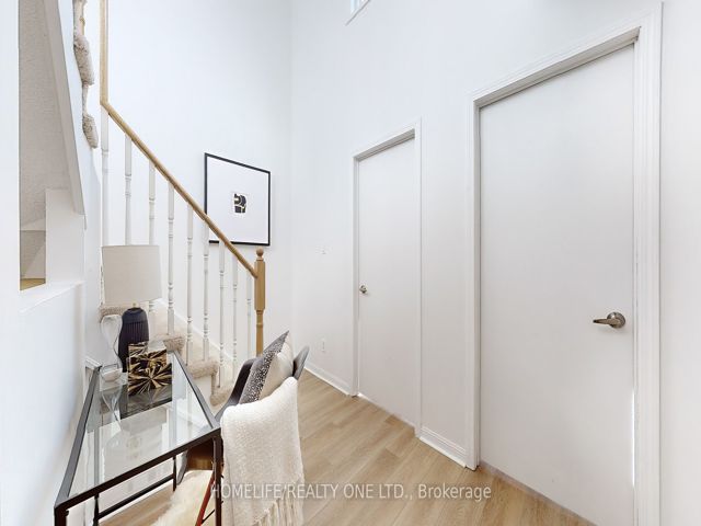 1019 - 18 Laidlaw St