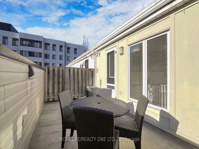 1019 - 18 Laidlaw St