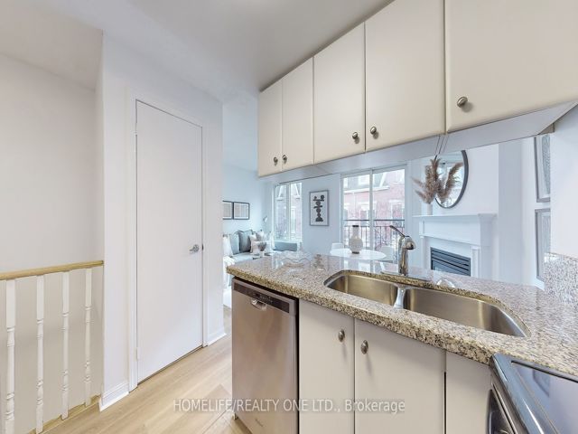 1019 - 18 Laidlaw St