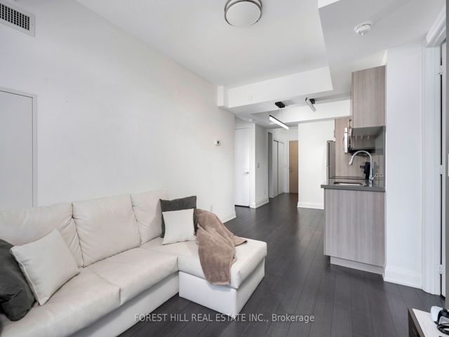704 - 16 Mcadam Ave