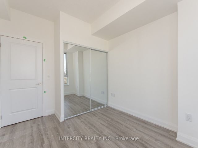 320 - 2800 Keele St