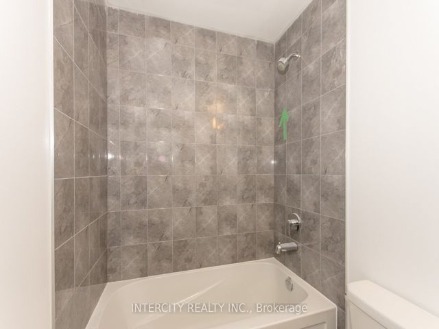 320 - 2800 Keele St