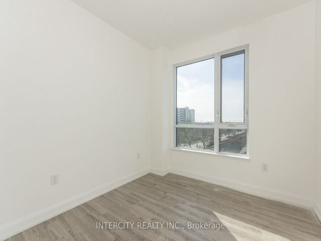 320 - 2800 Keele St