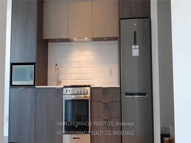 1001 - 70 Annie Craig Dr