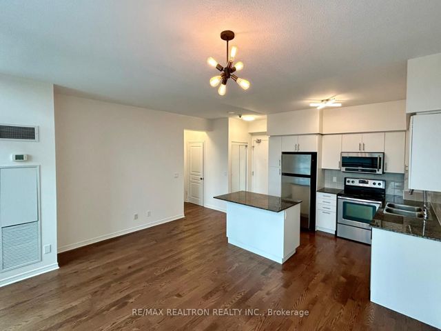 301 - 2230 Lake Shore Blvd W