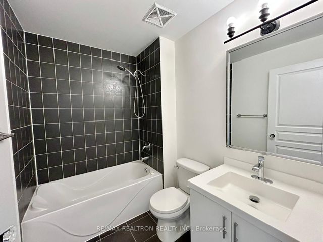 301 - 2230 Lake Shore Blvd W