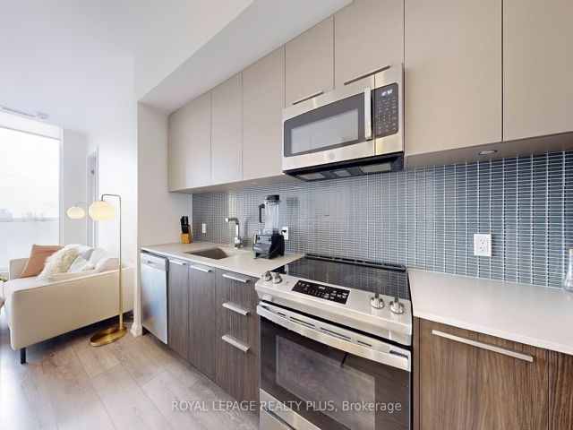 805 - 4208 Dundas St W